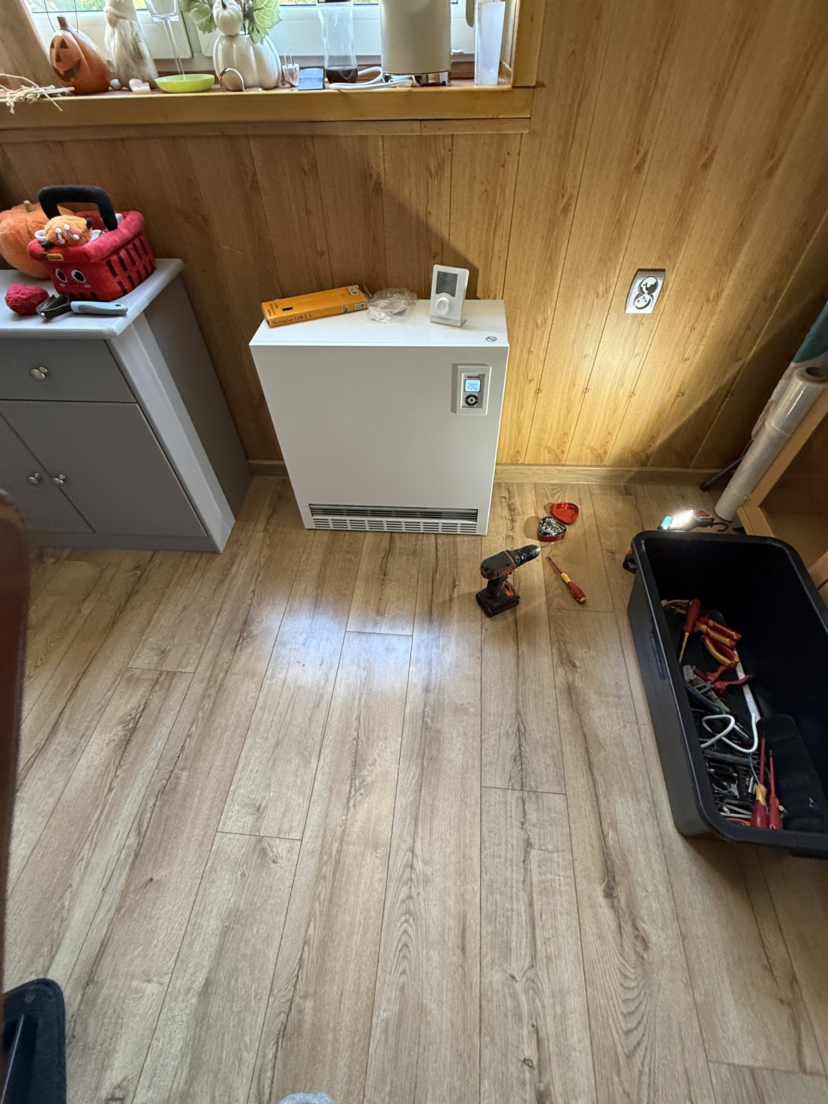 Piec akumulacyjny STIEBEL ELTRON SHF 2000 zamontowany w kuchni