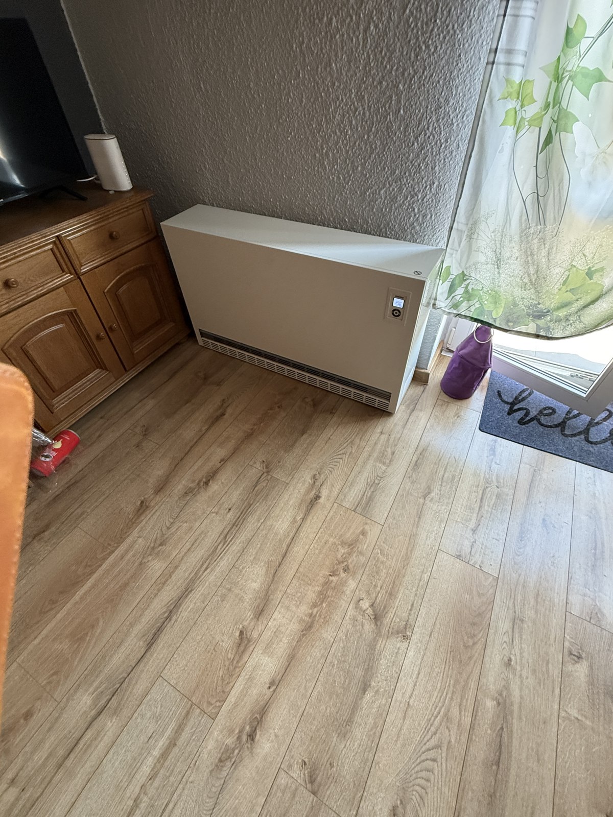 Piec akumulacyjny STIEBEL ELTRON SHF 5000 zamontowany w salonie
