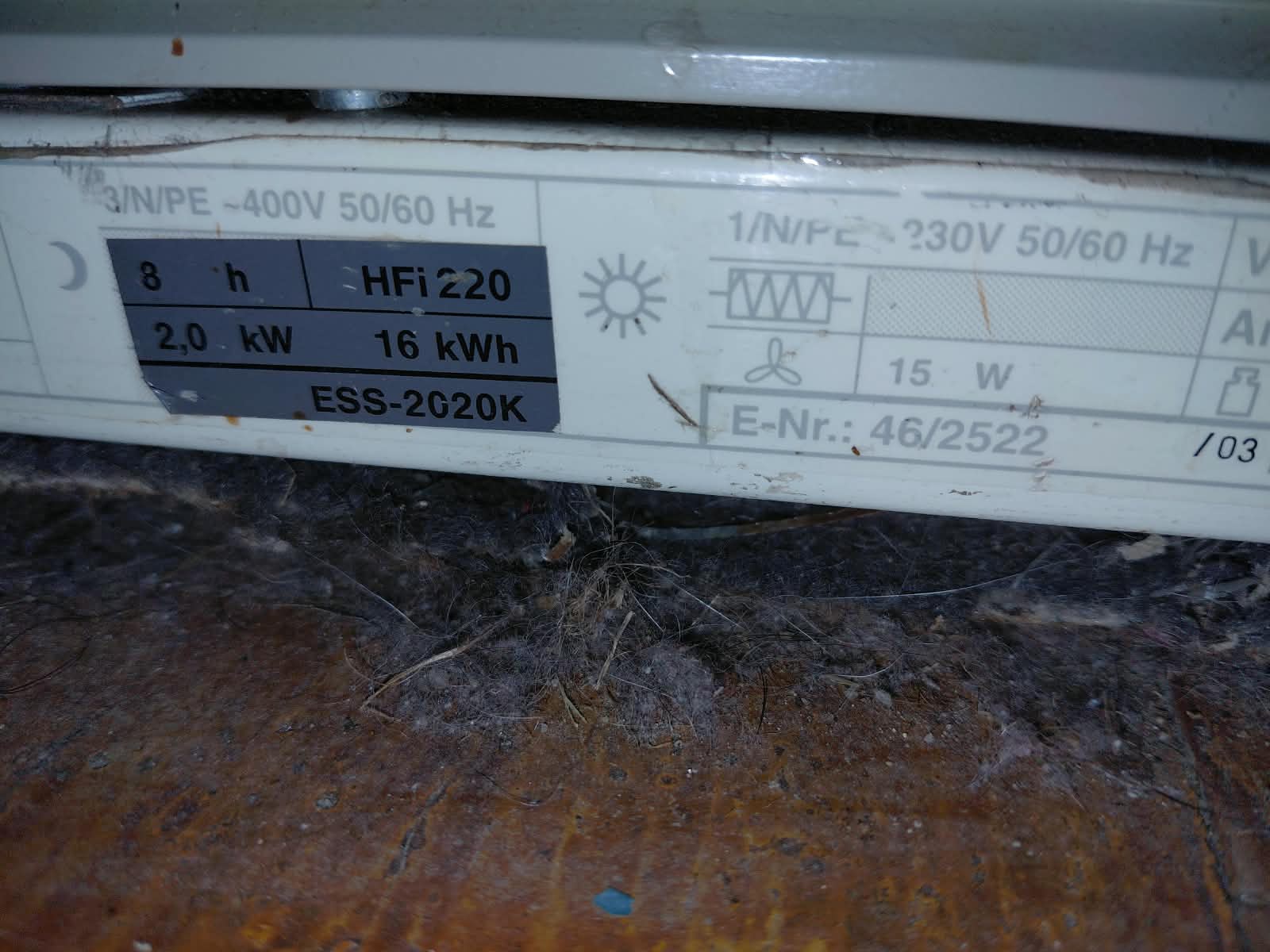 Piec 2 kW — HFi 220 / ESS-2020K — oryginalne zdjęcie tabliczki znamionowej