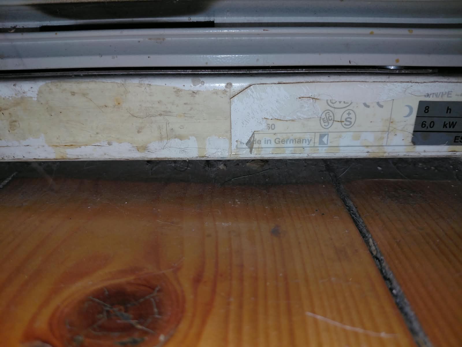 Piec 6 kW — fragment tabliczki znamionowej — oryginalne zdjęcie tabliczki znamionowej