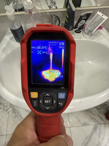 Termowizja strumienia ciepłej wody po uruchomieniu Bosch TR 5001