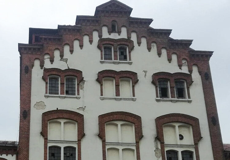 Manufaktura Grossa - gzyms i fragment elewacji