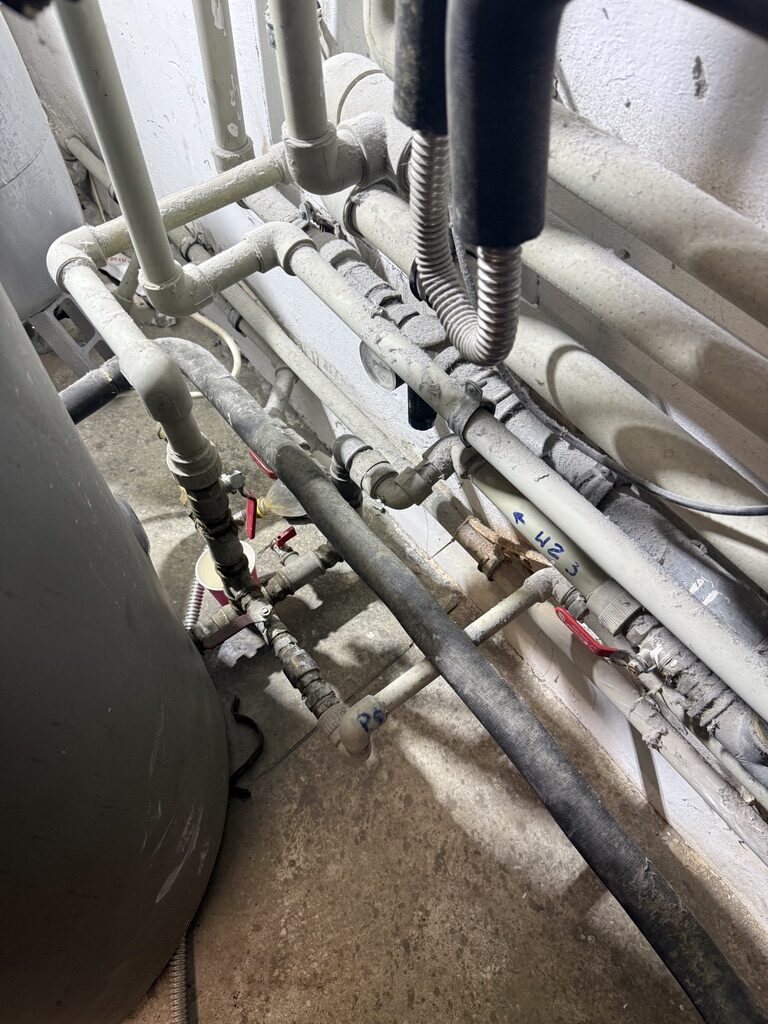 Instalacja hydrauliczna przy zasobniku Sonnenkraft